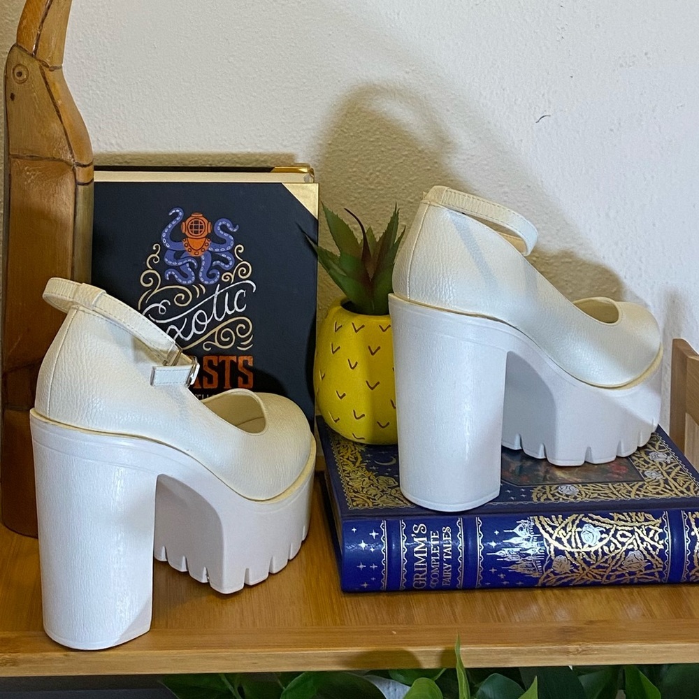 White Platform Shoes Size 9/9.5 - Picture 5 of 6
